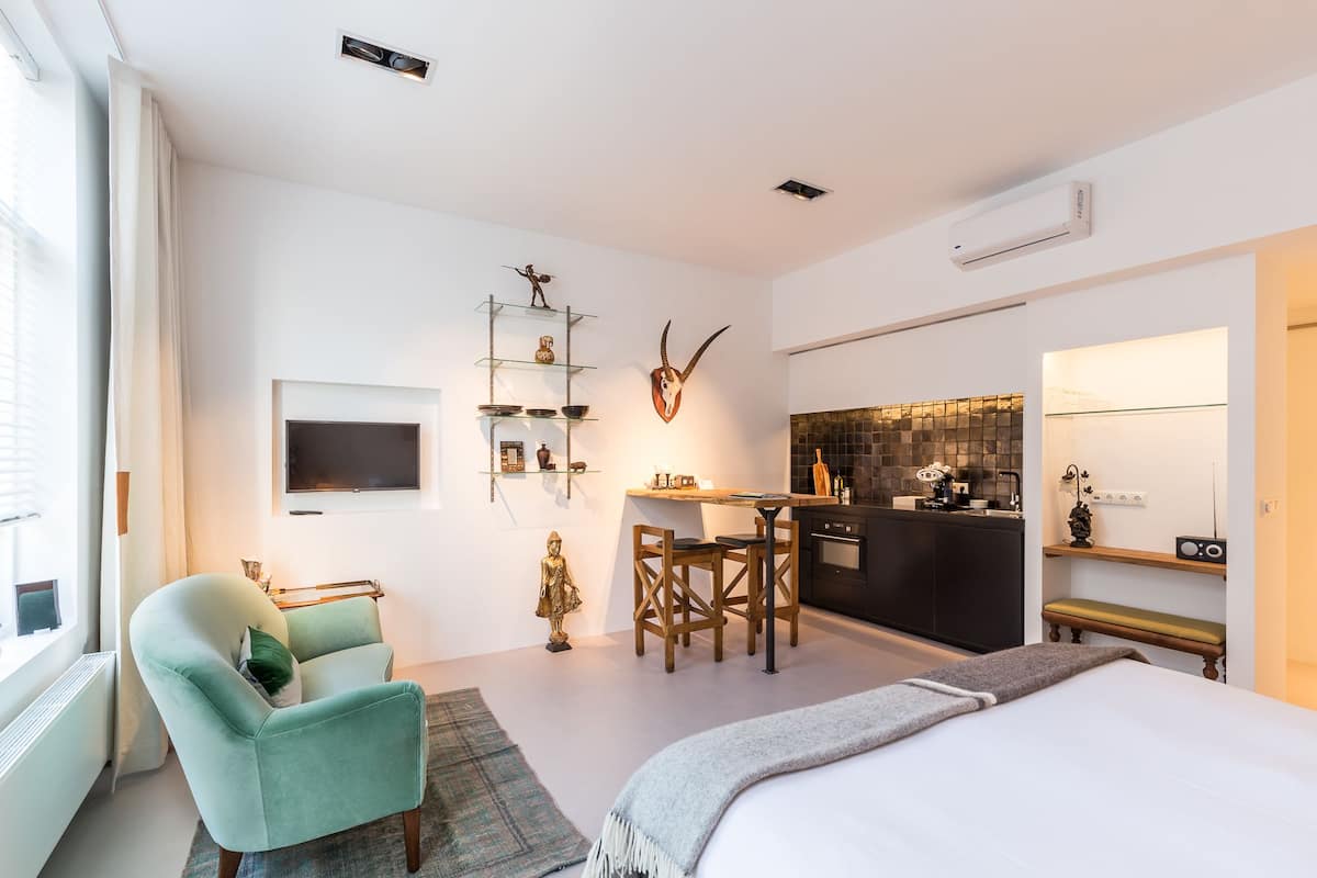 1 habitación, minibar, caja de seguridad en la habitación y escritorio