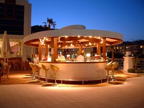 Bar à beira da piscina