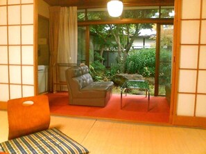 Flat-screen TV, fireplace - Kamesei Ryokan (Chikuma)