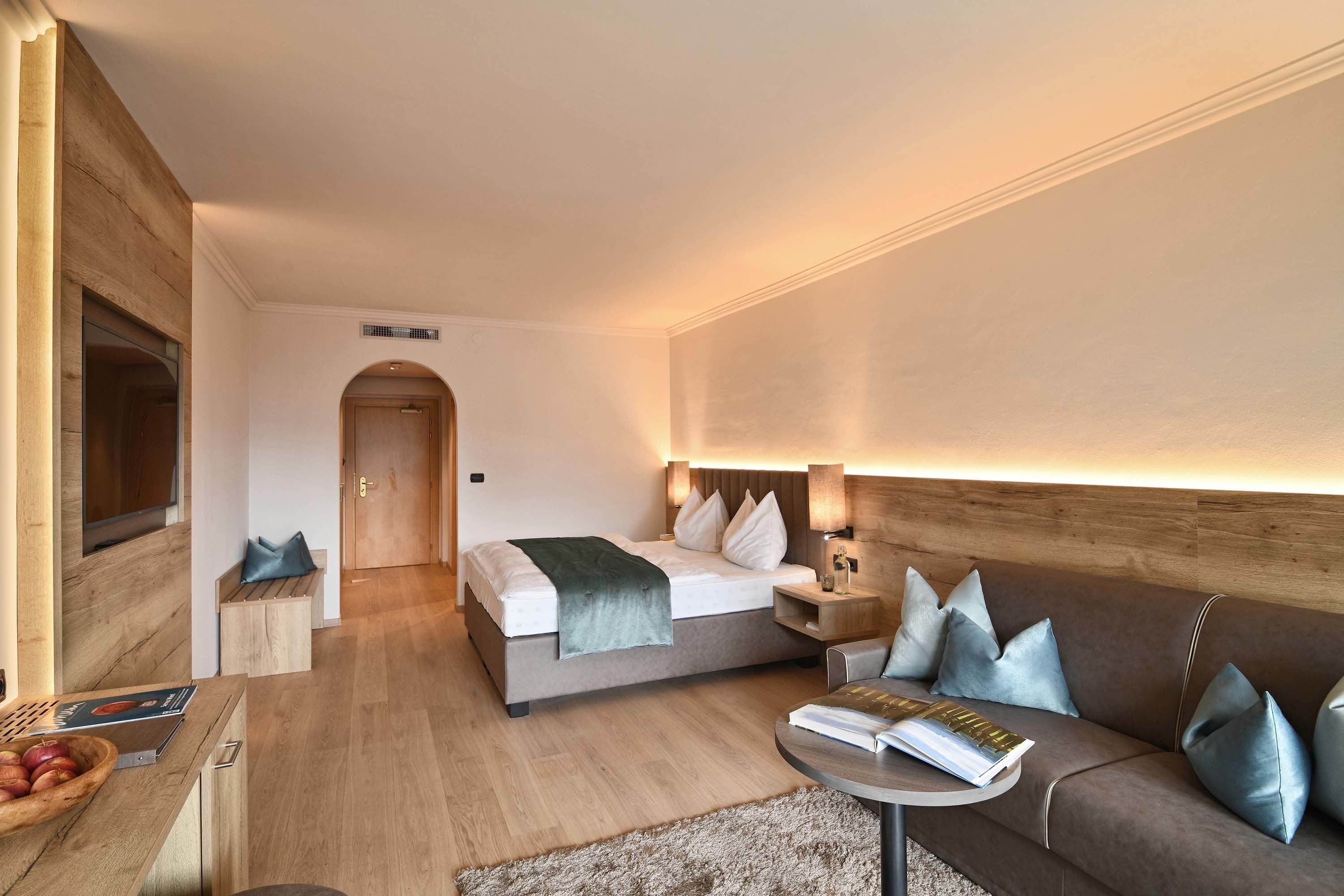 Suite | Allergivenligt sengetøj, pengeskab på værelset, skrivebord