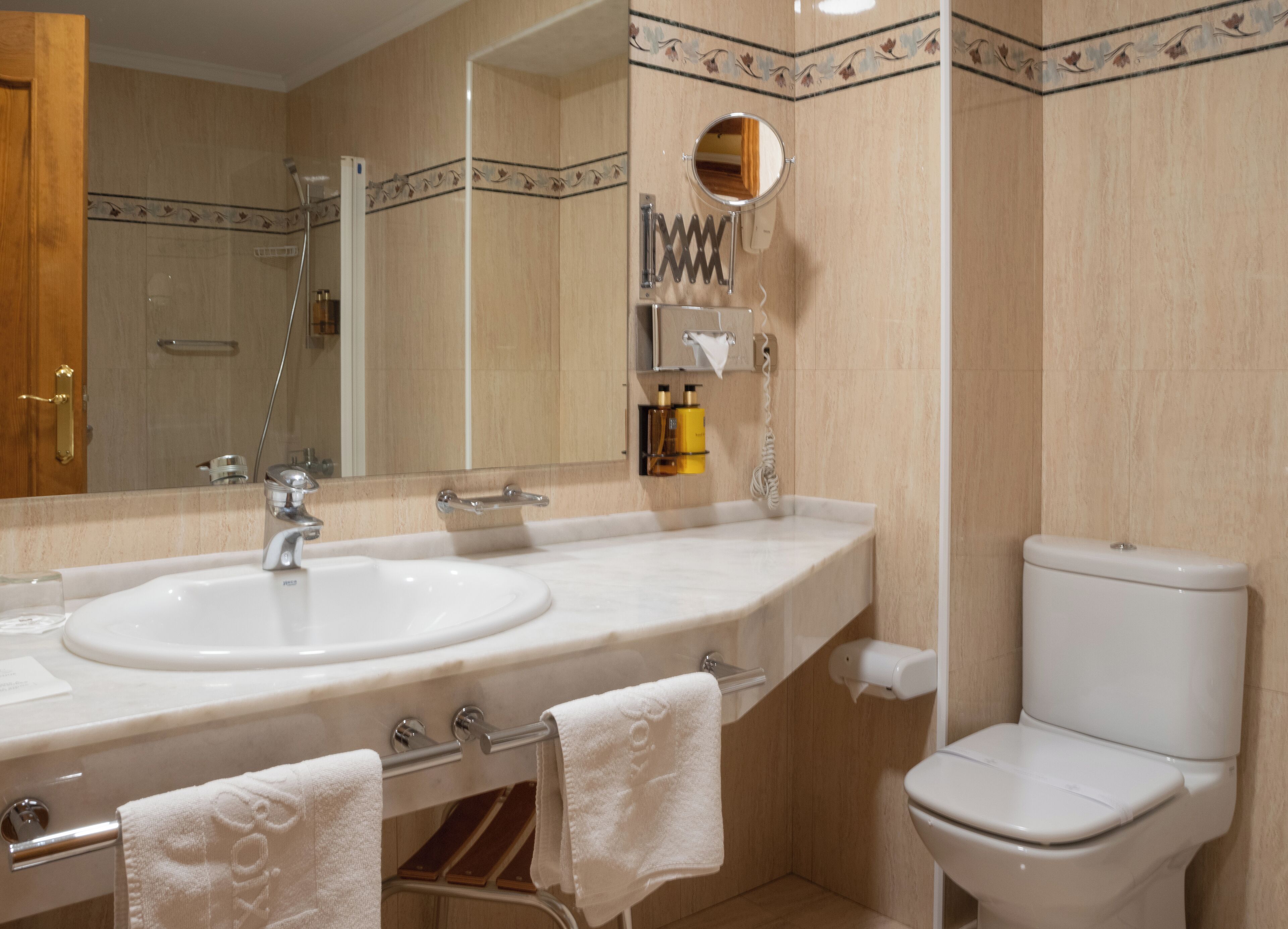 comfort plus room | bathroom | jetted bath, free toiletries, hair dryer, bathrobes