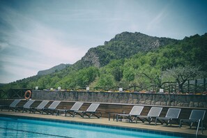 Seasonal outdoor pool, pool umbrellas, sun loungers