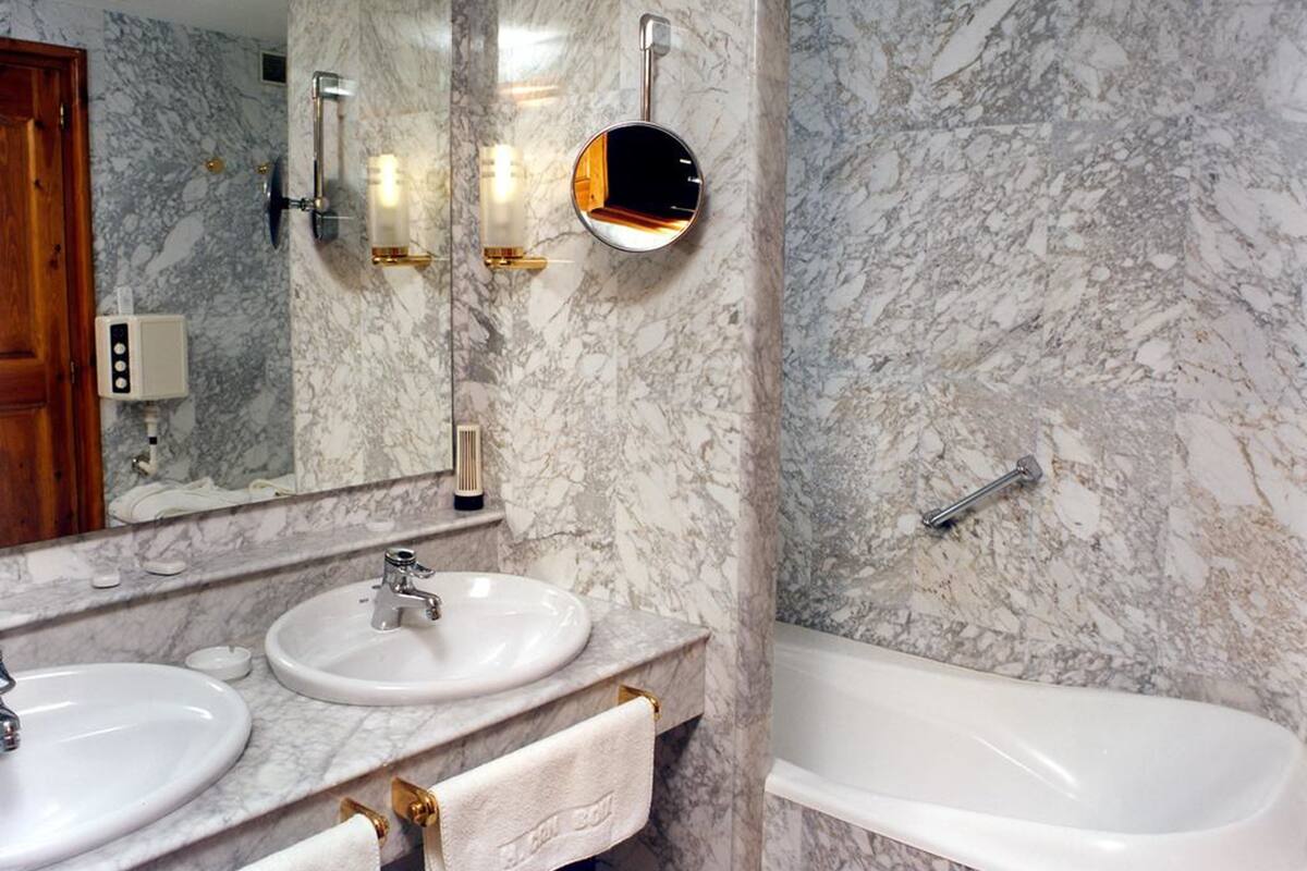 jetted bath, free toiletries, hair dryer, bathrobes