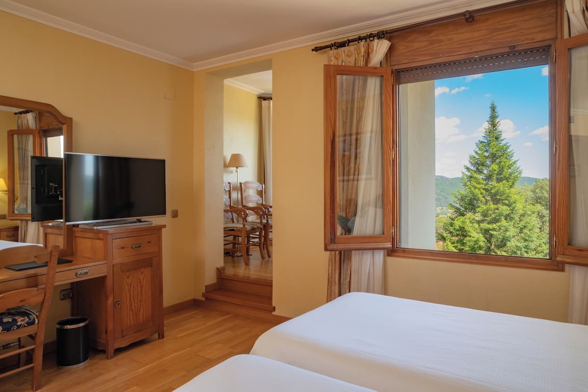 1 bedroom, premium bedding, minibar, in-room safe