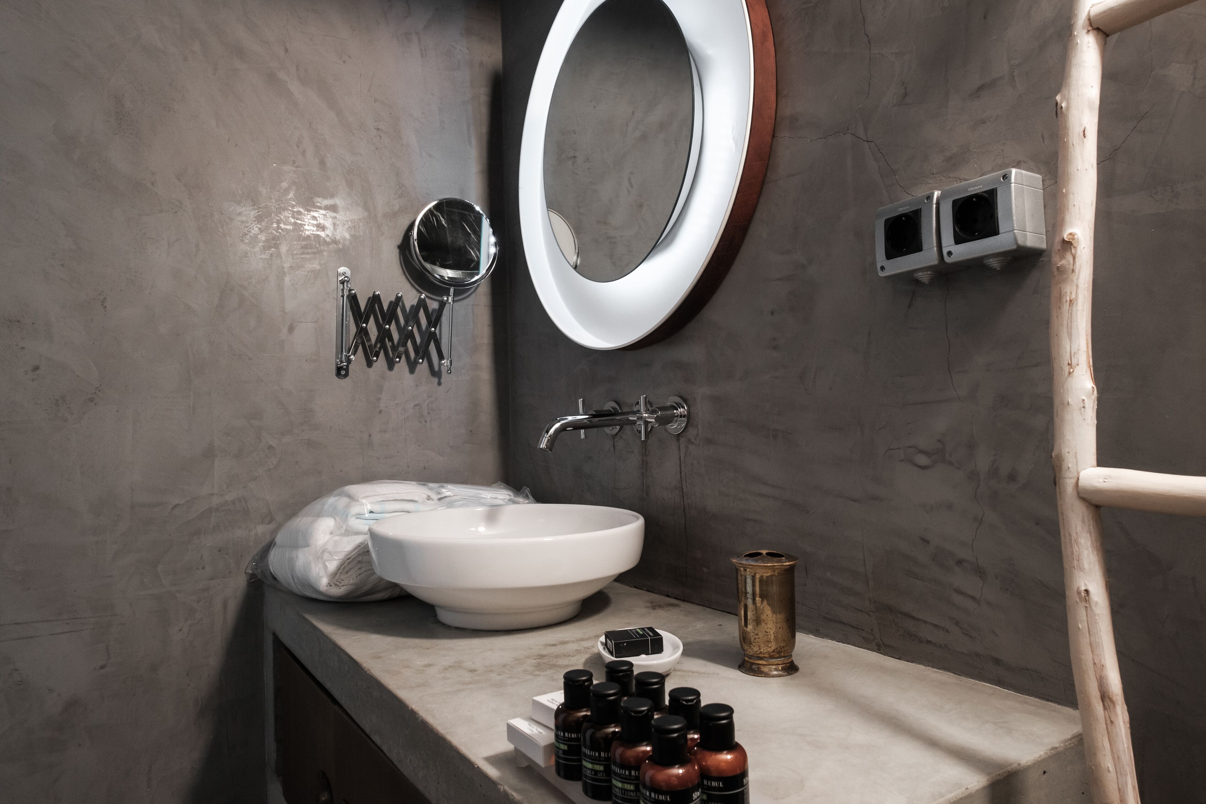 courtyard standard small | bathroom | shower, rainfall showerhead, free toiletries, hair dryer