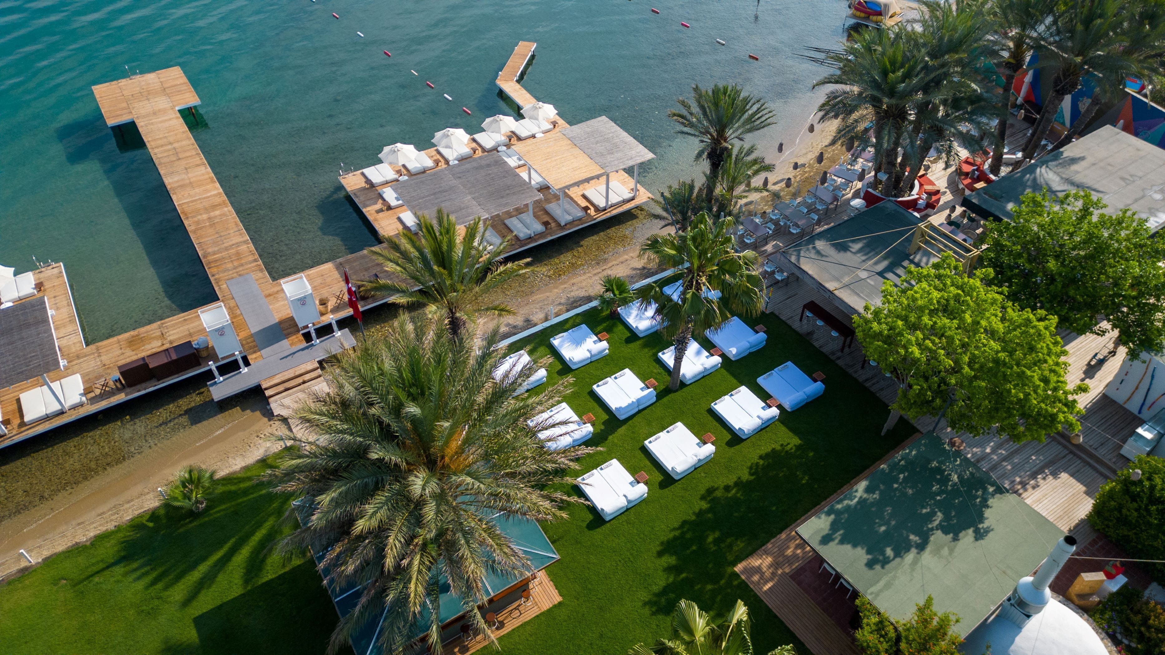 私家海滩、沙滩椅、海滩遮阳伞、滑水