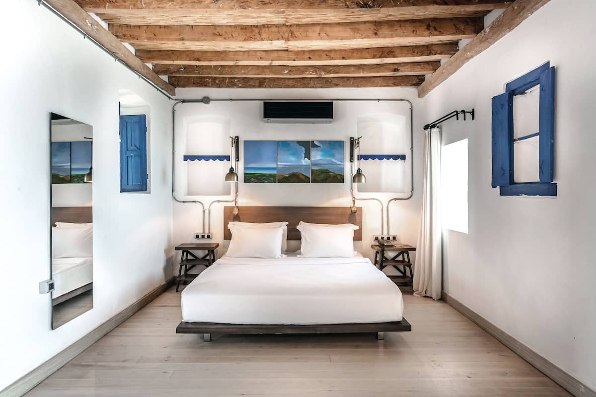 Seaside Suite Stone Medium | Minibar, caja de seguridad en la habitación y escritorio