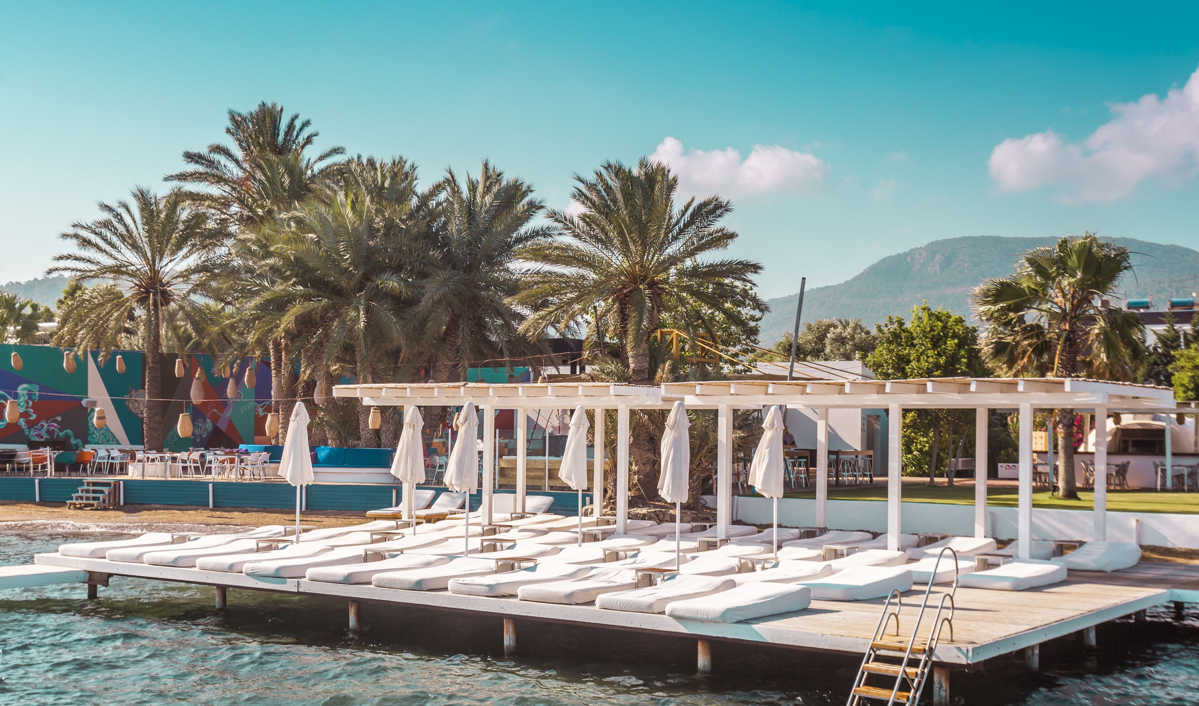 Private beach, sun-loungers, beach umbrellas, waterskiing