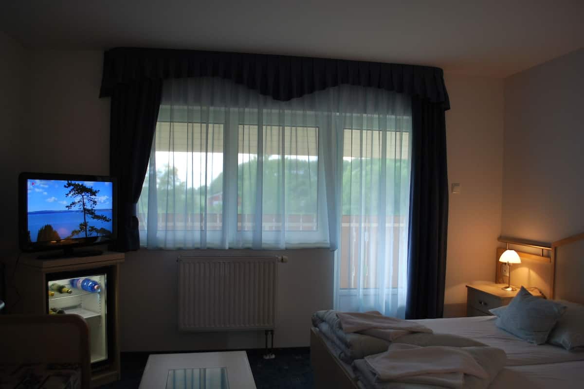 minibar, in-room safe, blackout curtains, free wifi