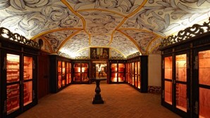 An ornate room with a high, vaulted ceiling featuring intricate patterns and a central column. - Főnix Hotel Bükfürdő (Buk)