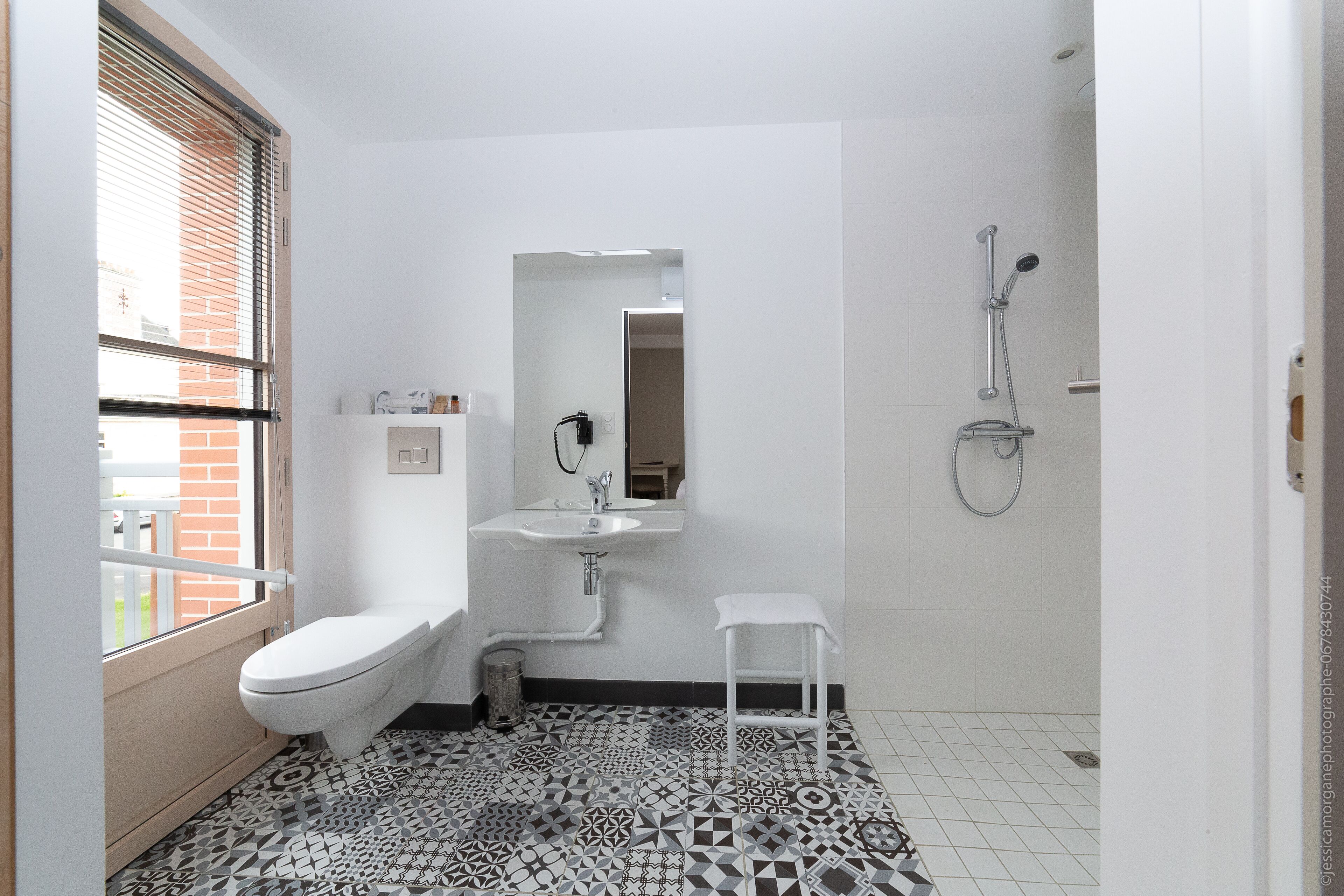 double room, disability access | bathroom | free toiletries, hair dryer, towels