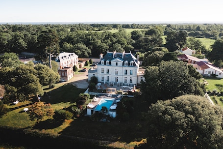 Exterior. Château de la Gressière