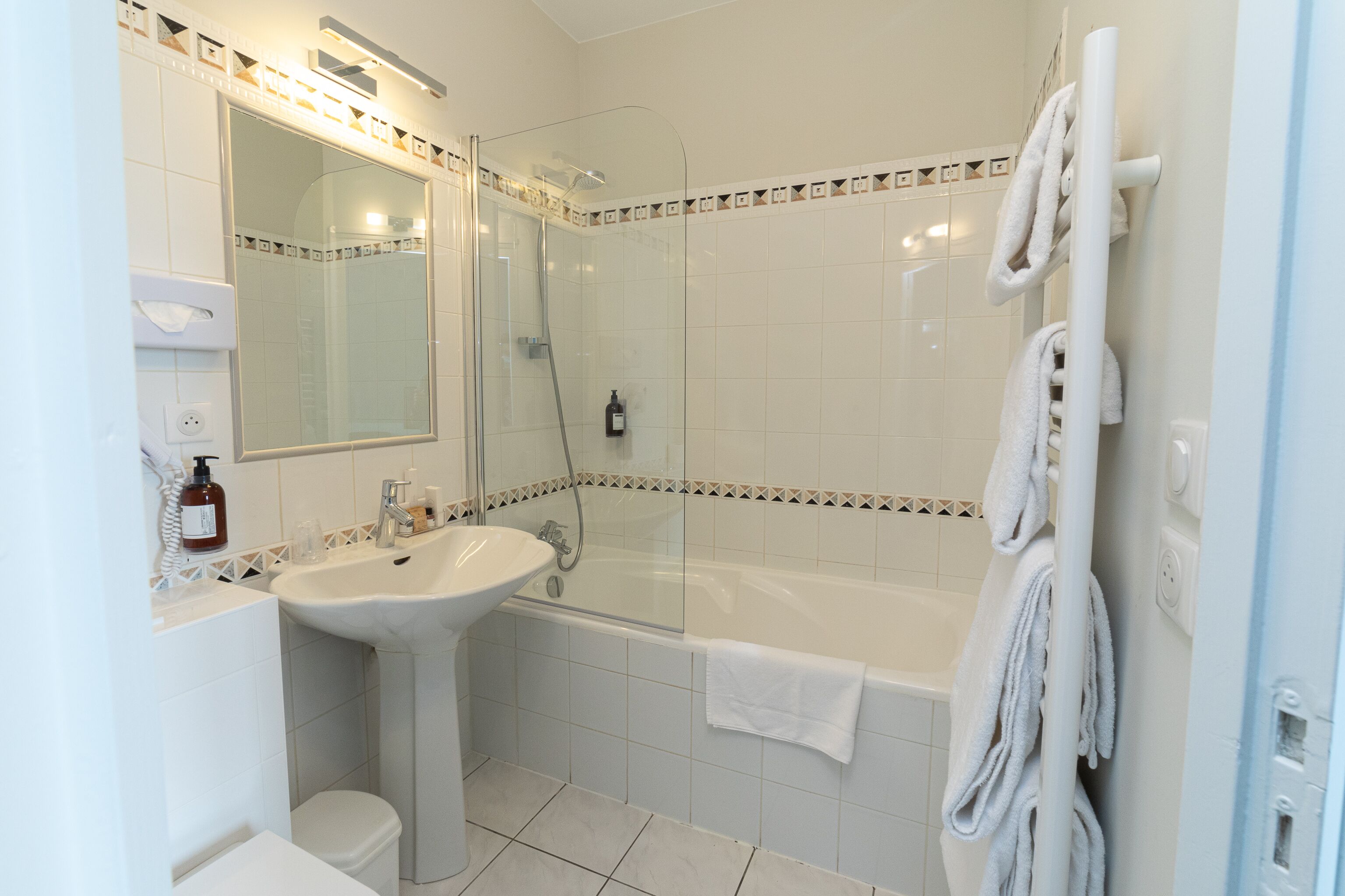 premium double room, sea view | bathroom | free toiletries, hair dryer, towels