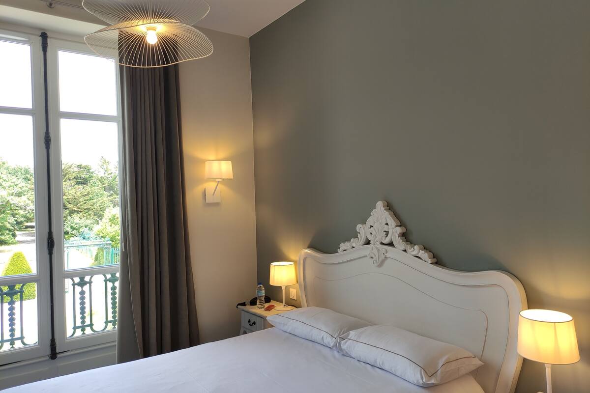 comfort double room, park view | desk, free wifi, bed sheets