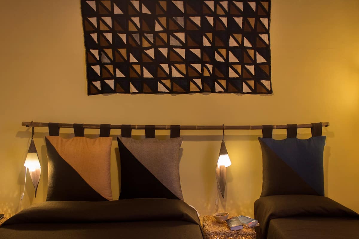 Edredón, camas con efecto memoria, insonorización y wifi gratis