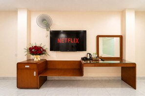 Family Room | Soundproofing, free WiFi, bed sheets - Golden Star Hotel (Ho Chi Minh City)