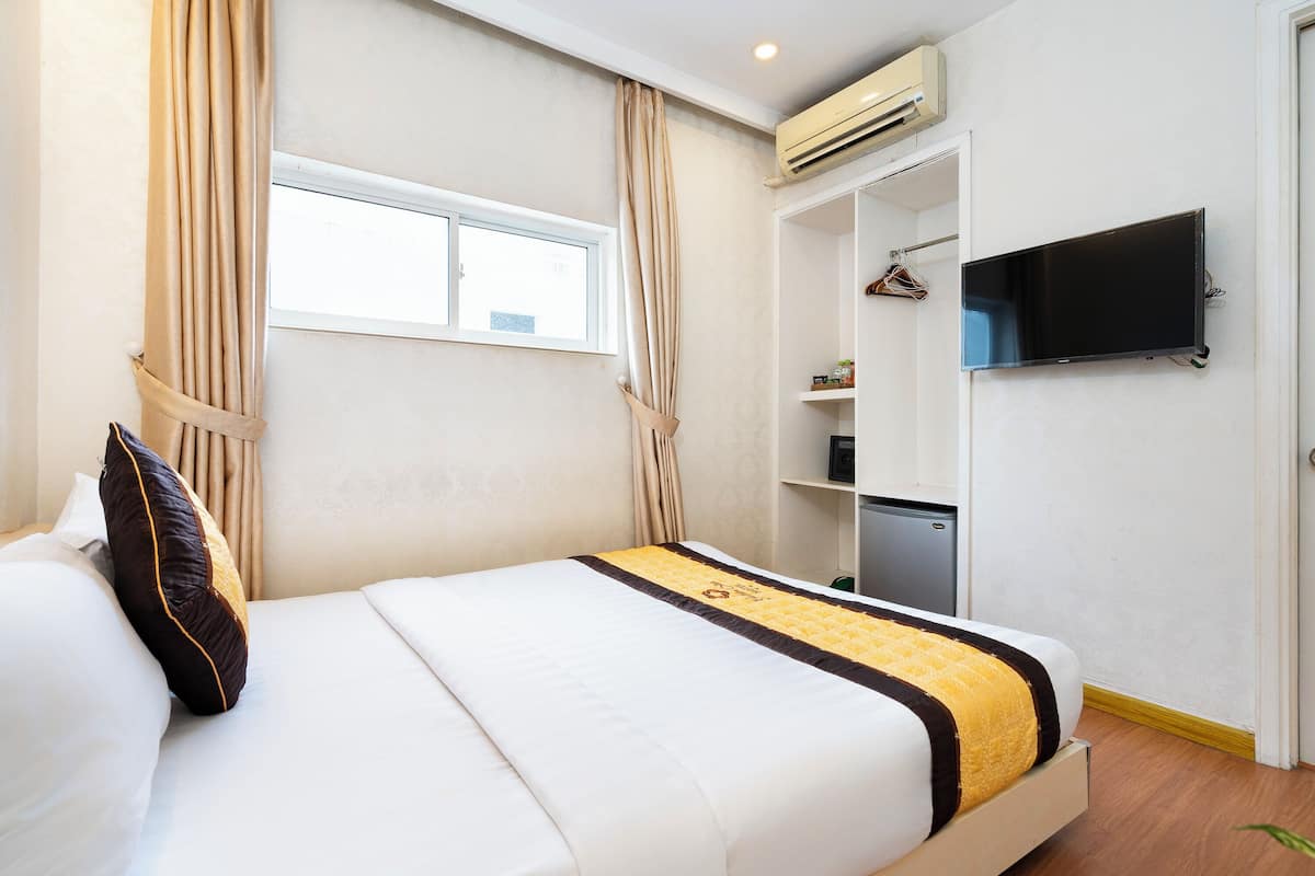 Minibar, desk, soundproofing, free WiFi