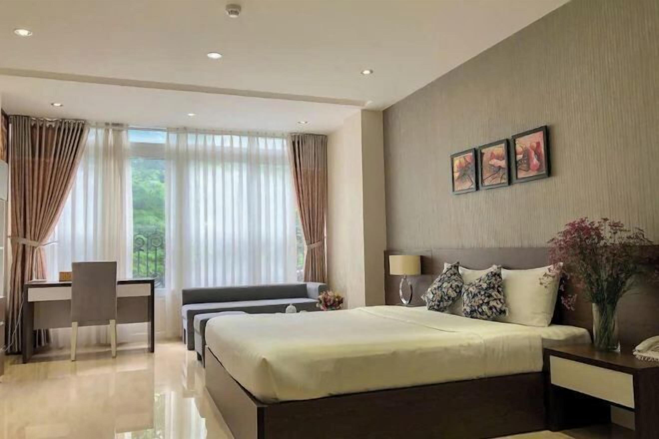 Soundproofing, free WiFi, bed sheets