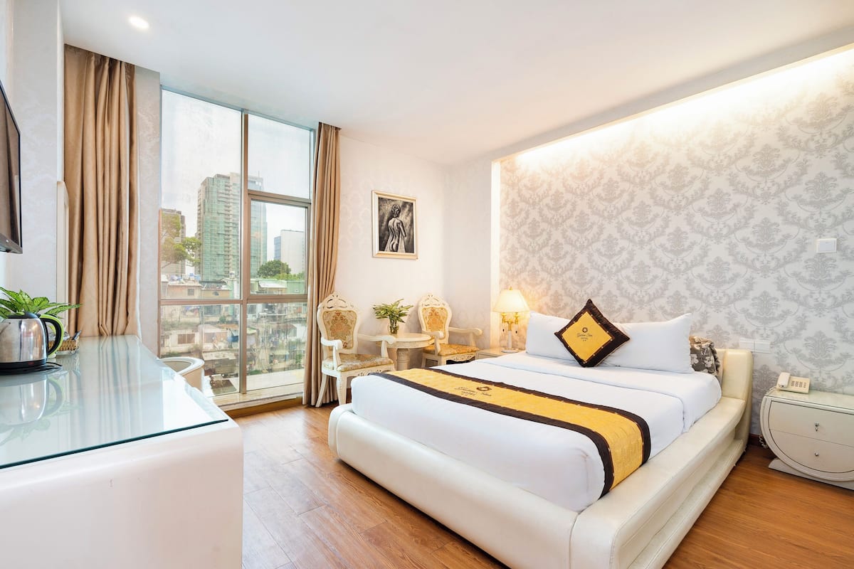 Minibar, desk, soundproofing, free WiFi