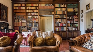 Lobby sitting area - Casa do Escritor (Évora)