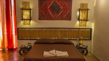 Daunenbettdecken, Betten mit Memory-Foam-Matratzen, Schreibtisch