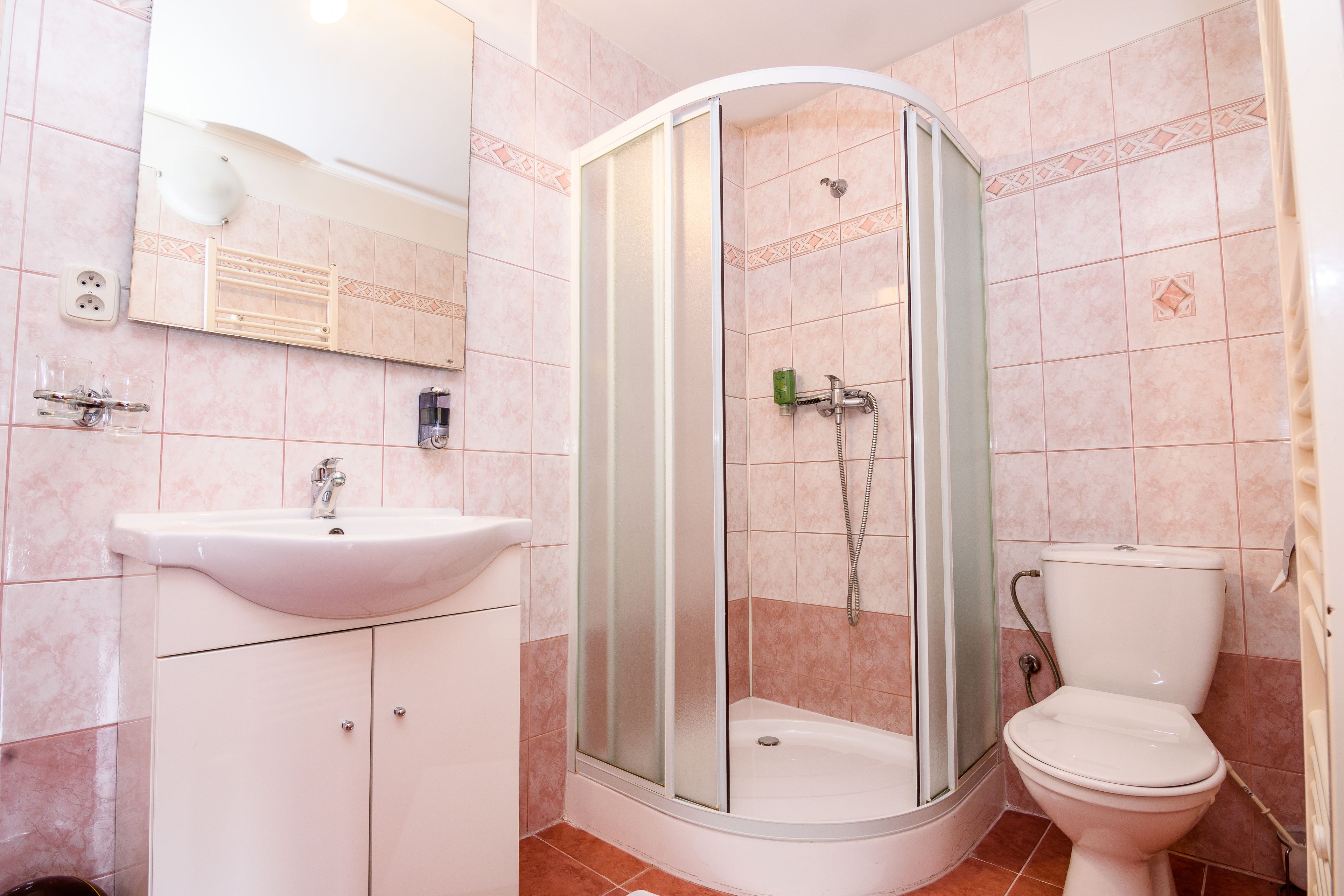 twin room | bathroom | shower, free toiletries, towels