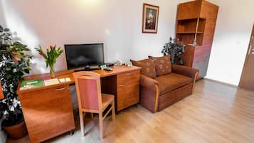Minibar, escritorio, cortinas blackout y cunas gratuitas