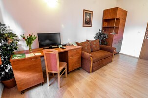 Double Room Single Use | Minibar, desk, blackout drapes, free cribs/infant beds