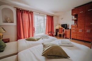 Twin Room | Minibar, desk, blackout drapes, free cribs/infant beds