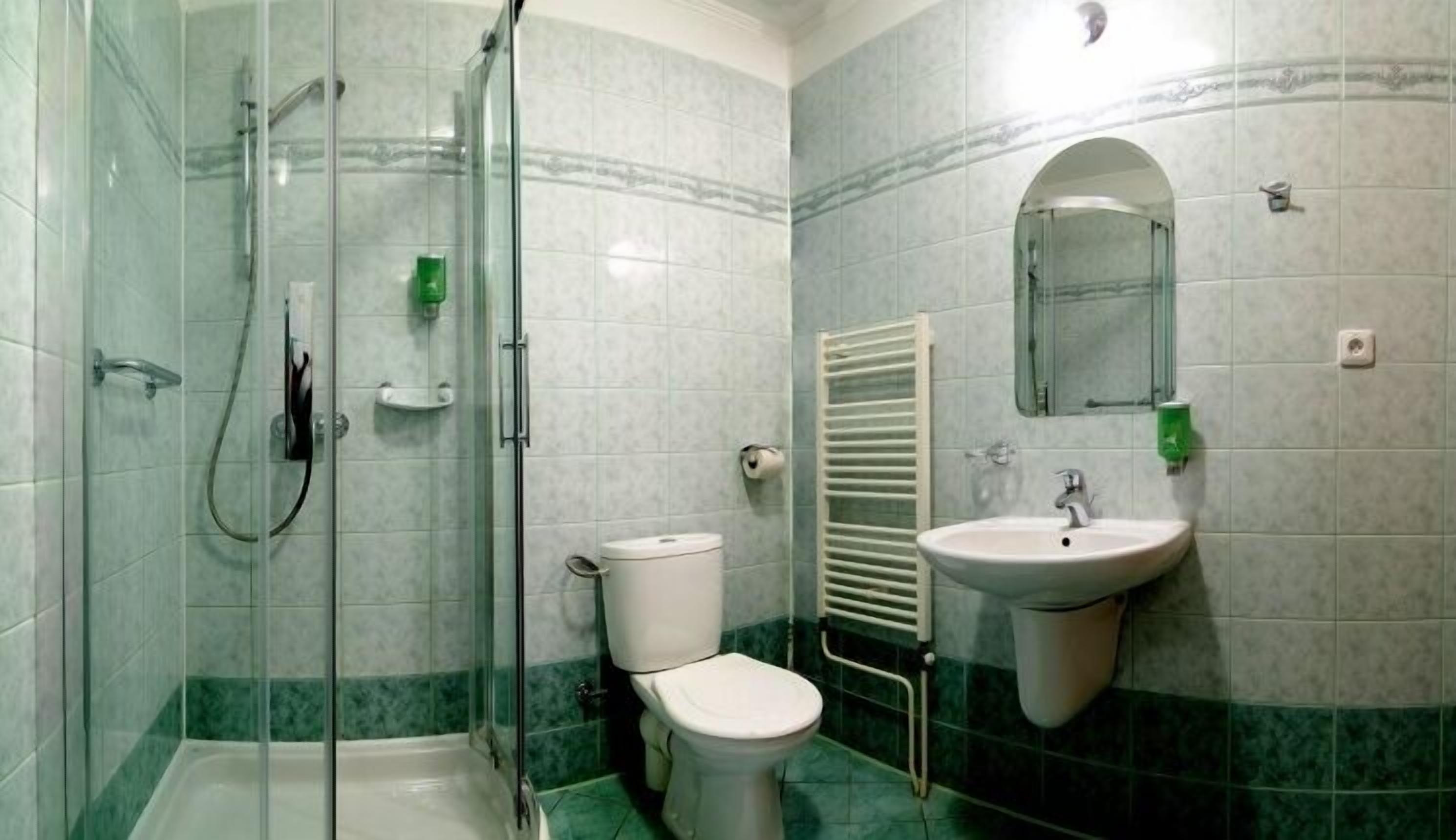 shower, free toiletries, towels