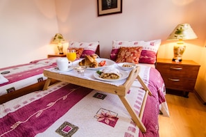 Minibar, desk, blackout drapes, free cribs/infant beds - The Rooms by Dalia (Kosice)