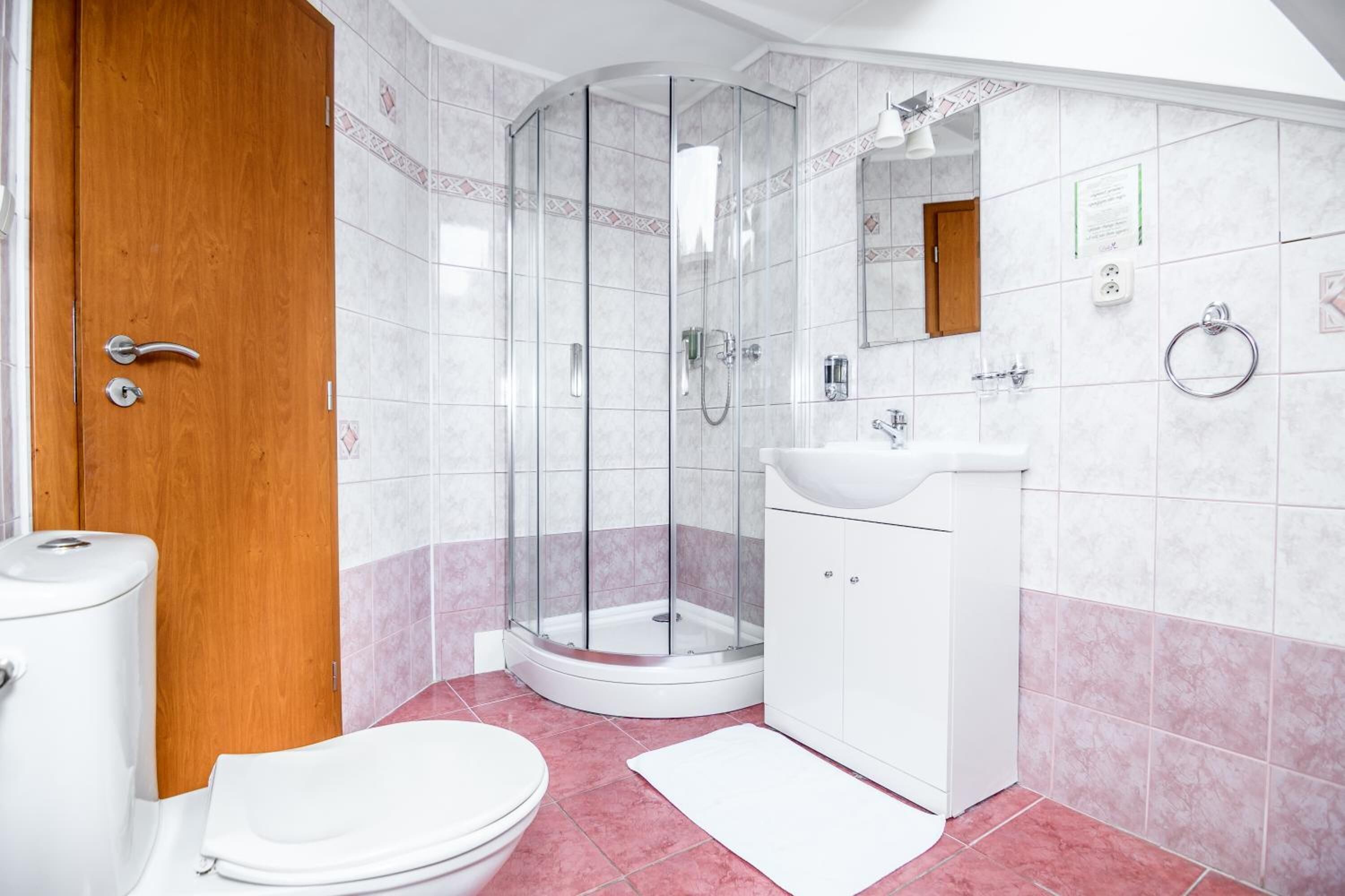 shower, free toiletries, towels