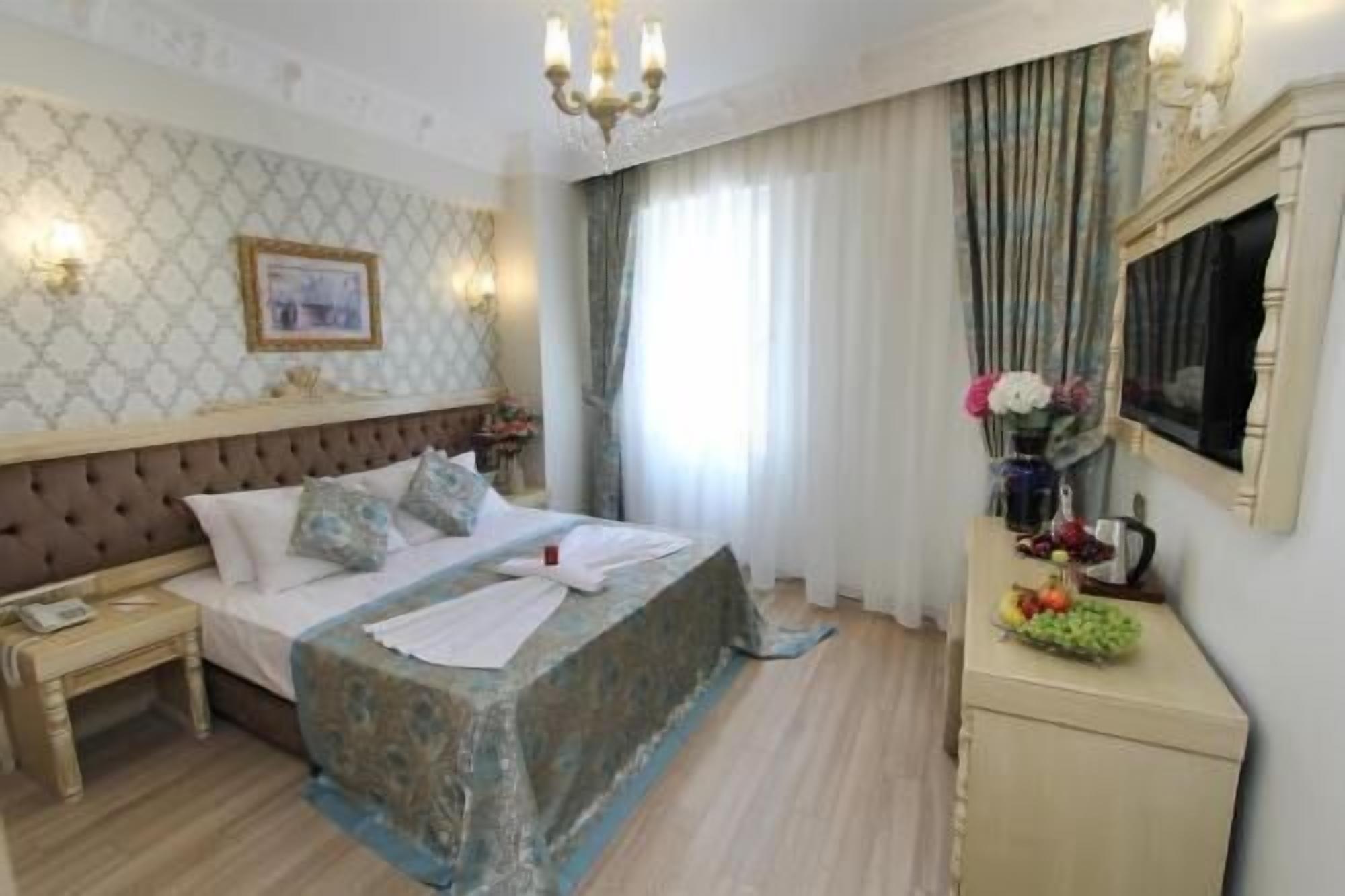 Minibar, in-room safe, individually decorated, individually furnished