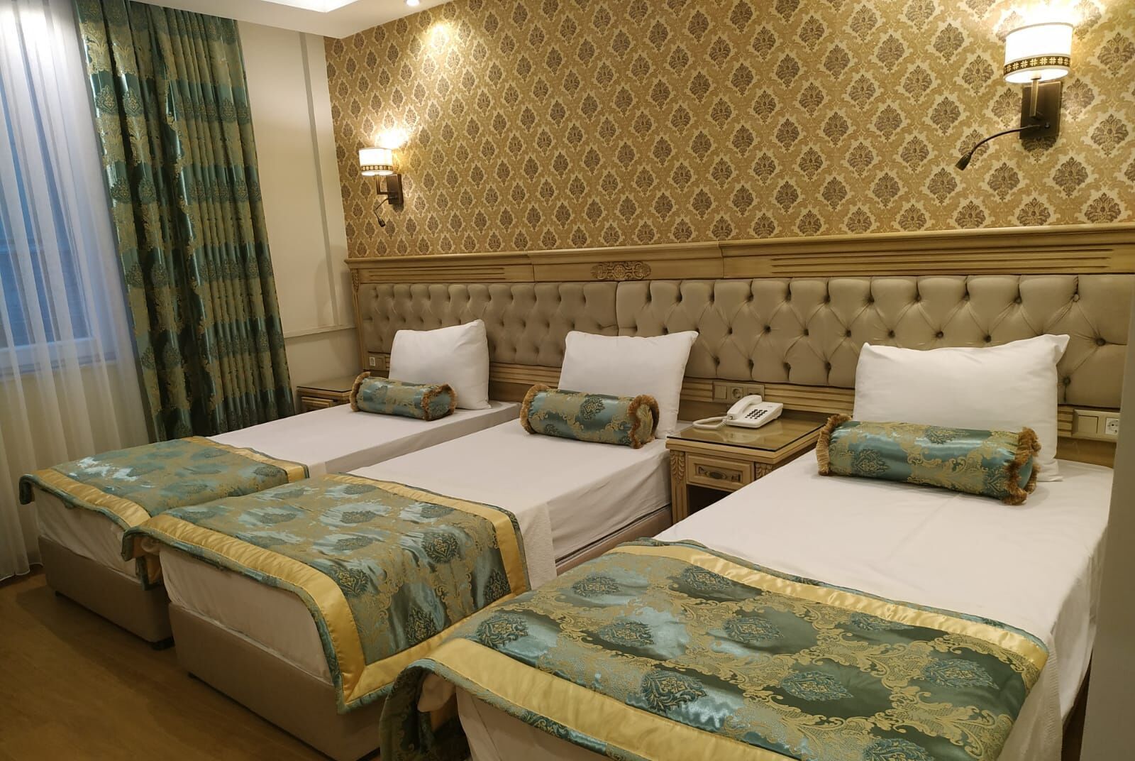 Minibar, in-room safe, individually decorated, individually furnished