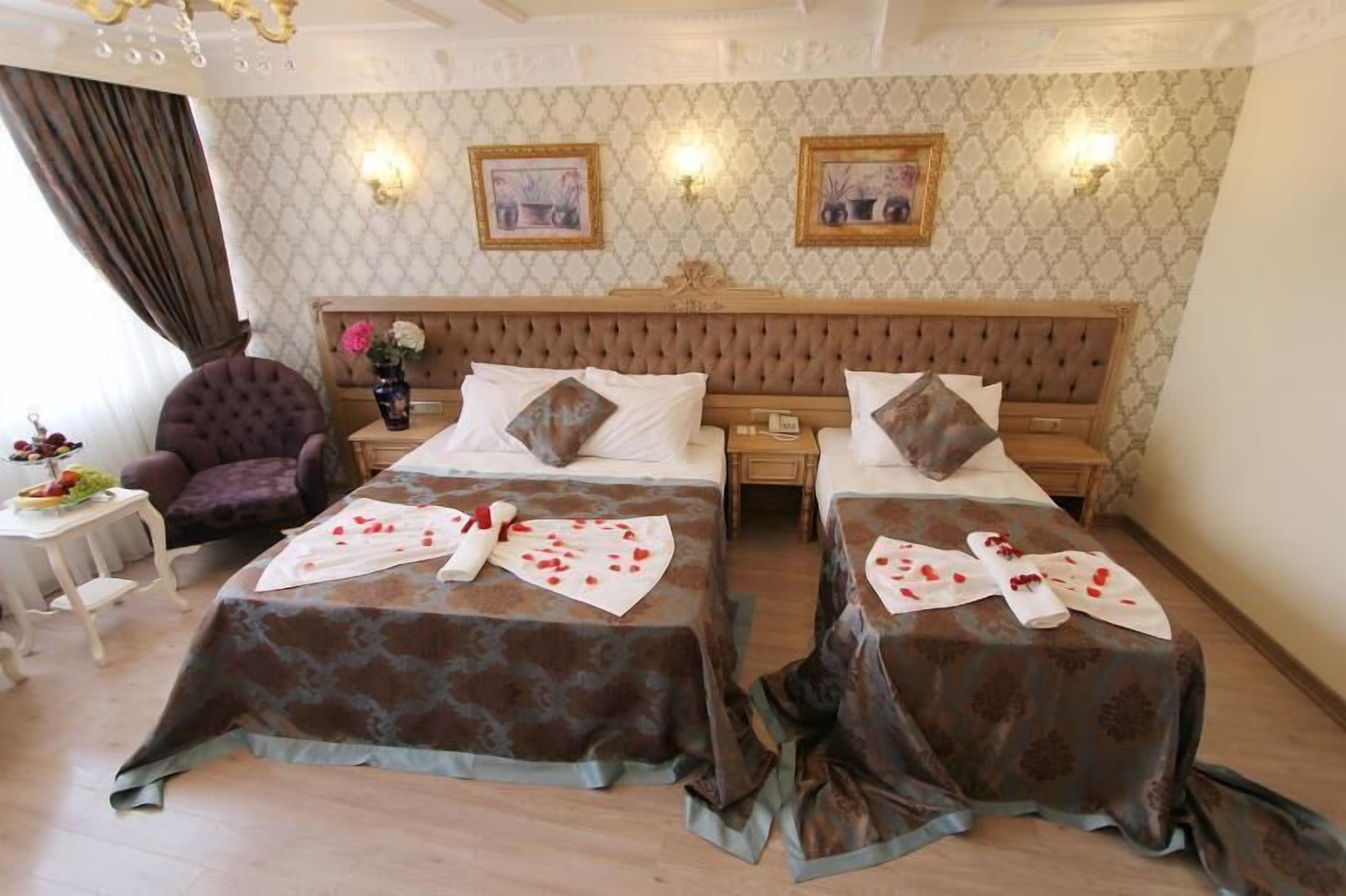 Minibar, in-room safe, individually decorated, individually furnished