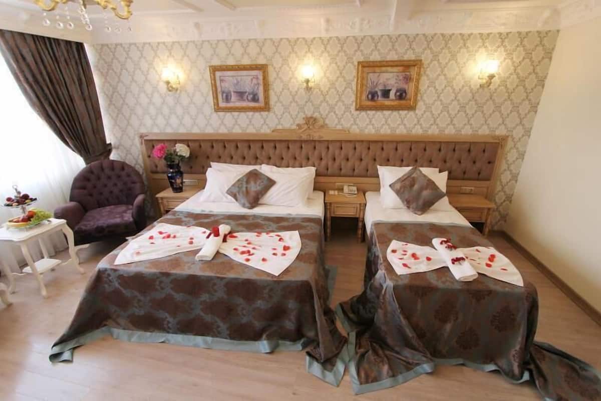 Minibar, in-room safe, individually decorated, individually furnished