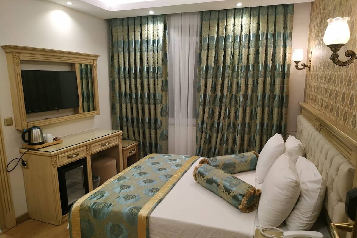 Economy Double Room | Minibar, in-room safe, individually decorated, individually furnished