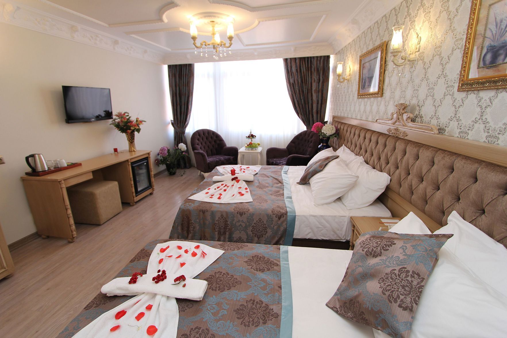 Minibar, in-room safe, individually decorated, individually furnished