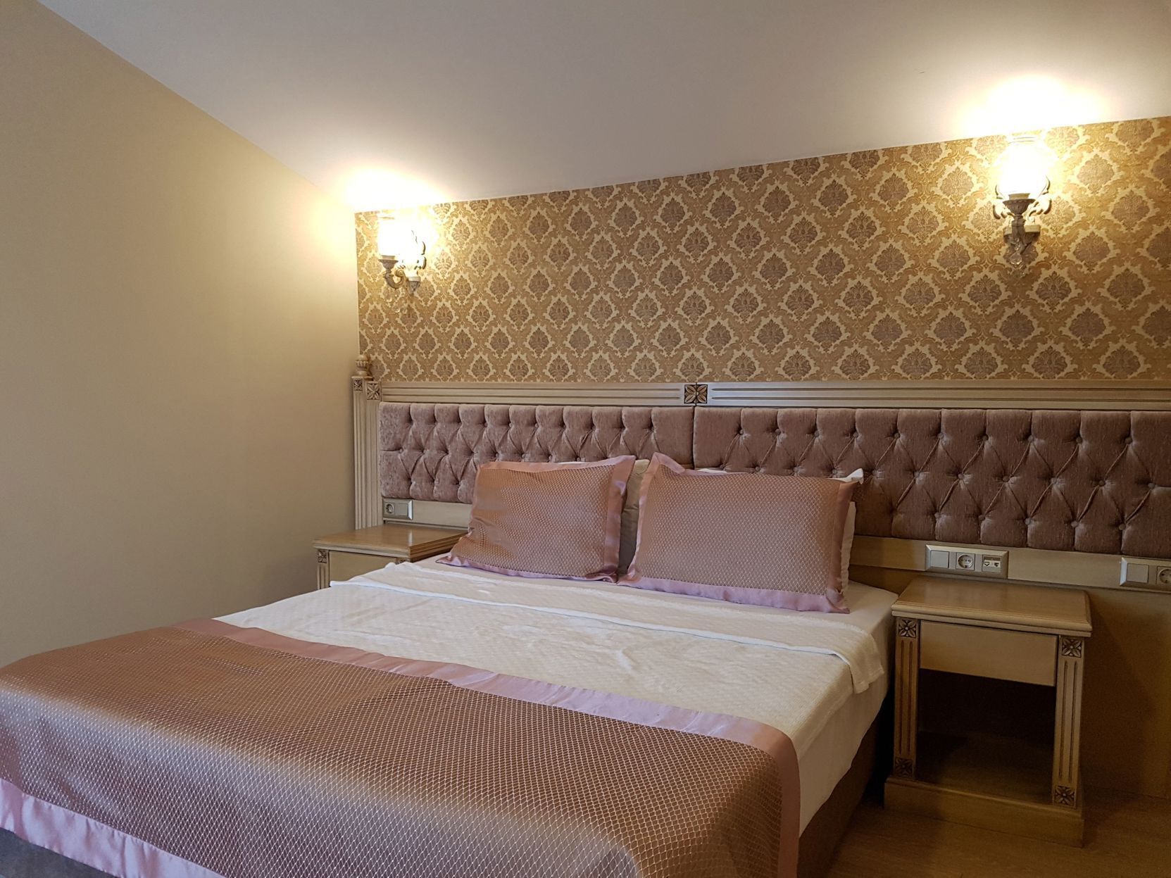 Minibar, in-room safe, individually decorated, individually furnished