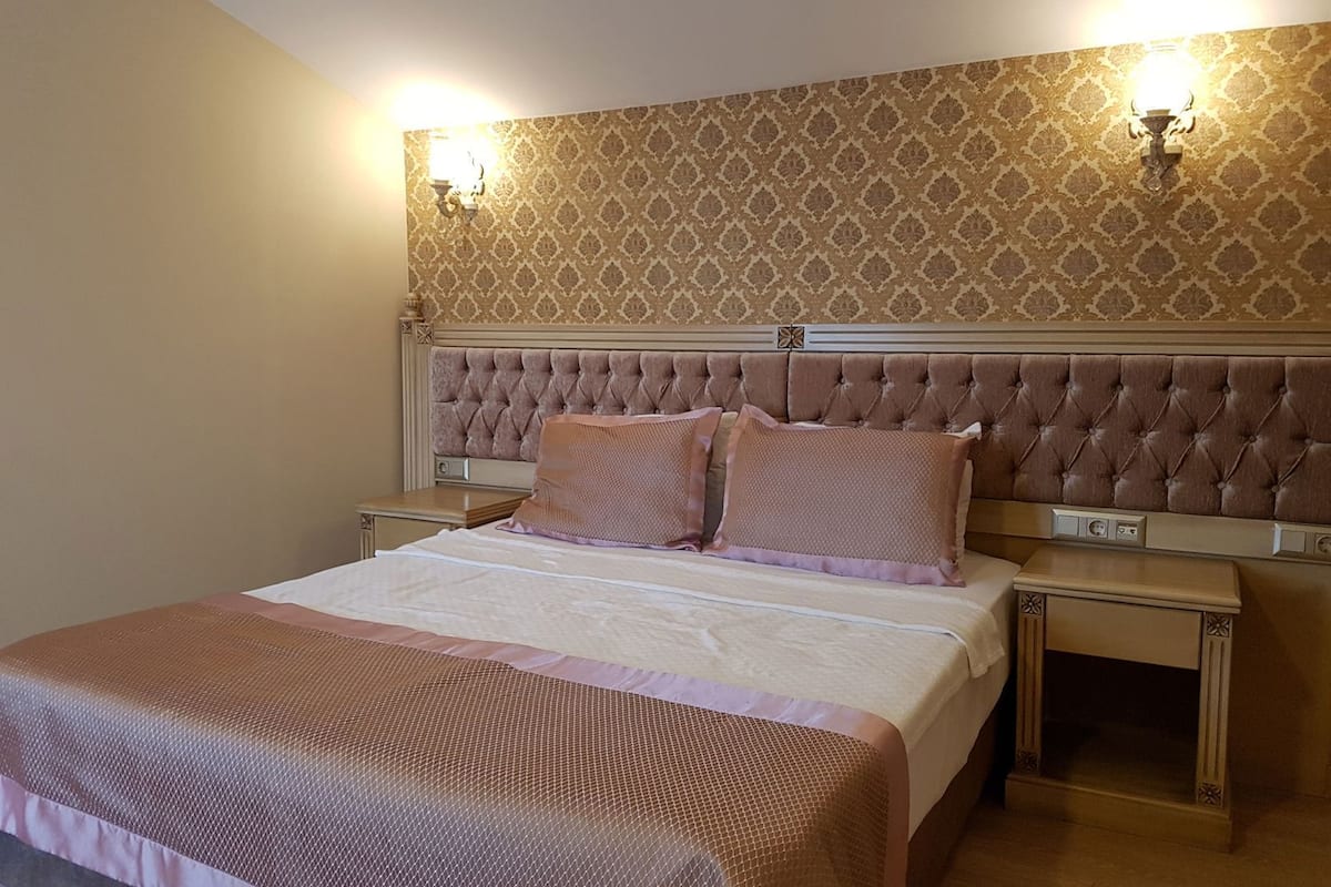 Minibar, in-room safe, individually decorated, individually furnished