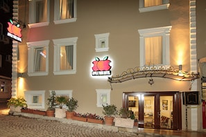 Exterior - Apple Tree Hotel (Istanbul)