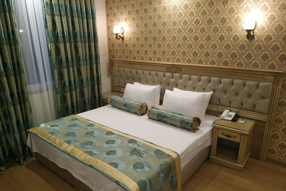 Minibar, in-room safe, individually decorated, individually furnished