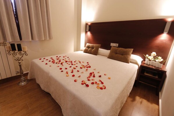 Blackout curtains, iron/ironing board, free cots/infant beds, free WiFi