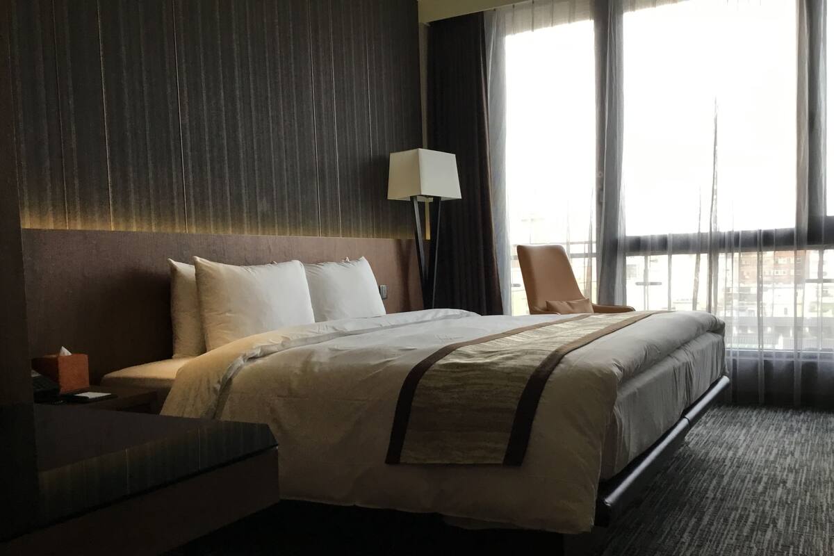 Superior Room, 1 Double Bed | Down comforters, in-room safe, desk, laptop workspace