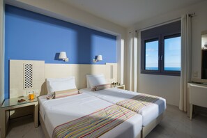 3 bedrooms, in-room safe, laptop workspace, soundproofing - Danae's Luxury Villas (Hersonissos)