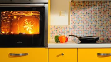 Villa Familiale, 3 chambres, piscine privée | Cuisine privée | Grand réfrigérateur, micro-ondes, four, plaque de cuisson