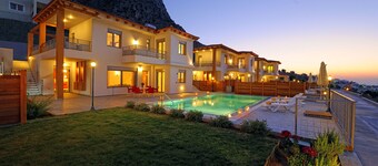 Danae's Luxury Villas