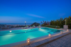 Terrace/patio - Danae's Luxury Villas (Hersonissos)