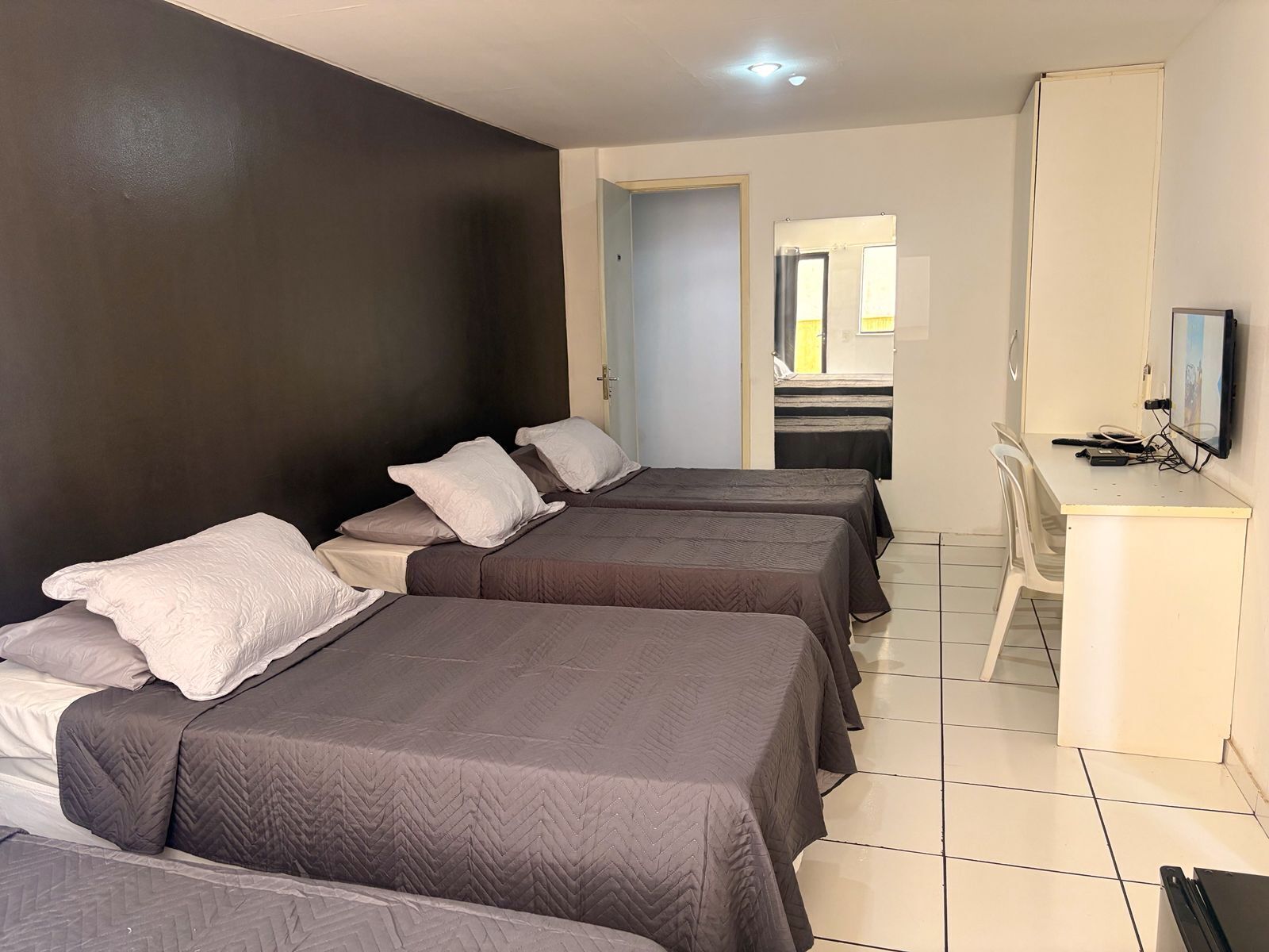 Chambre Triple | Rideaux occultants, Wi-Fi gratuit, draps fournis