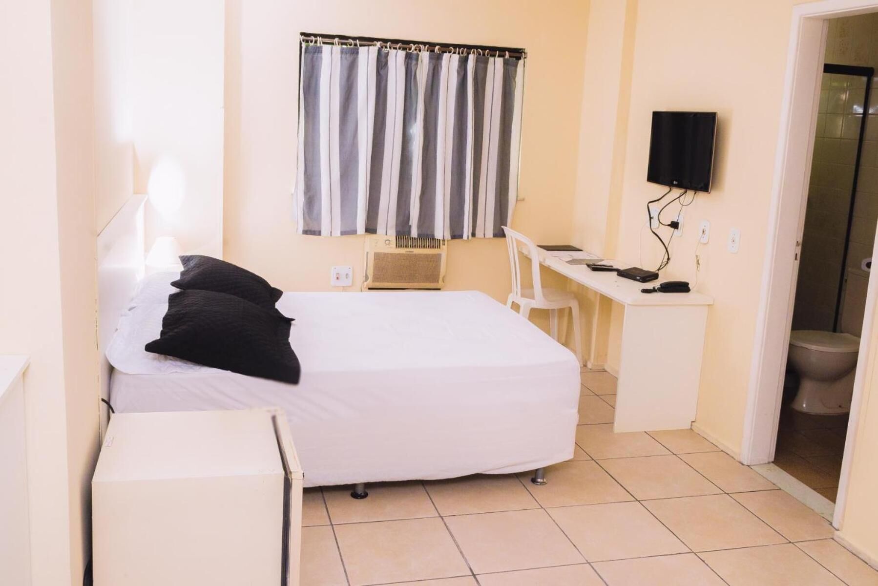 ستائر تعتيم وواي فاي مجانًا